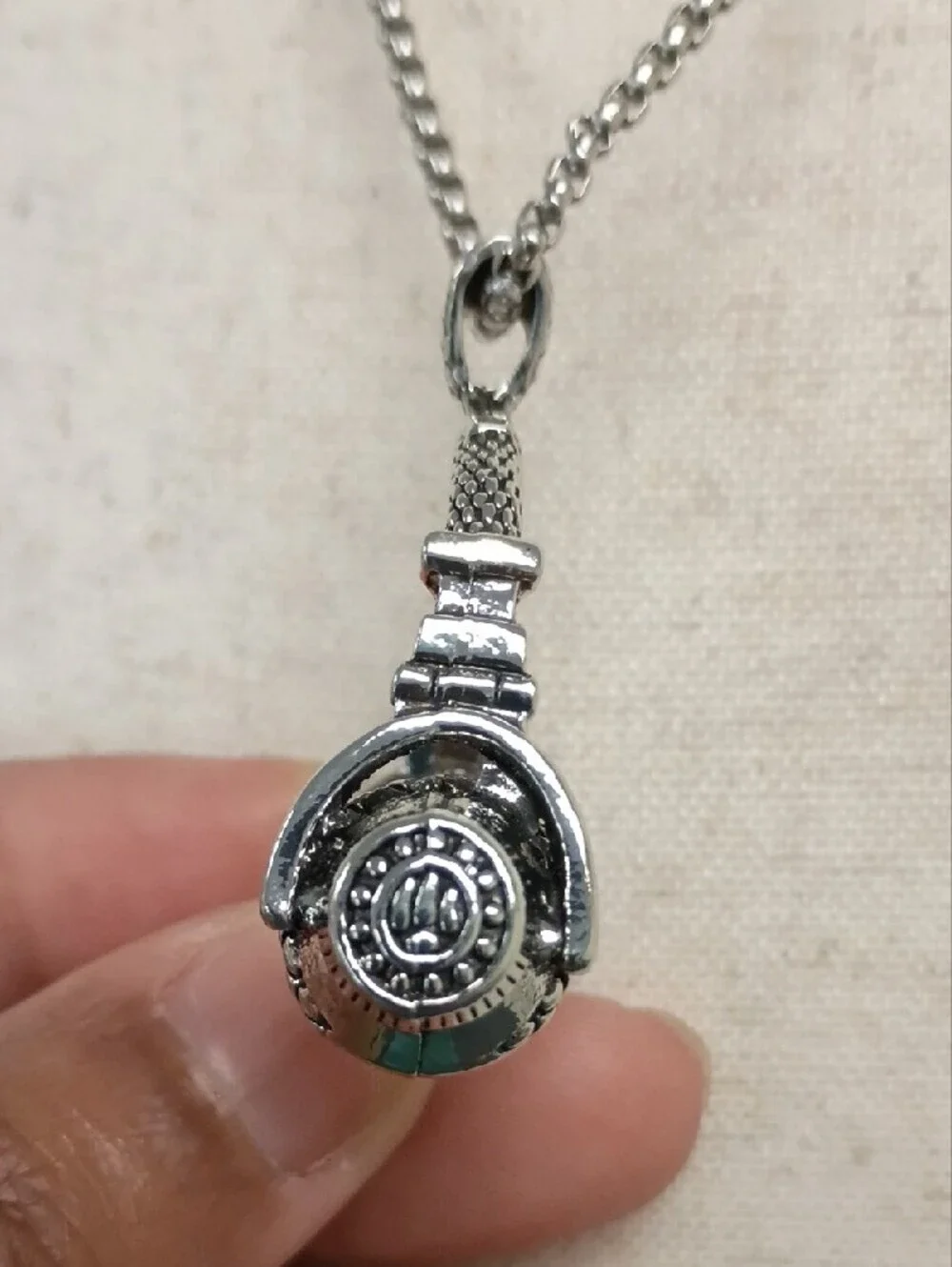 Silver Tone Headphones Pendant Necklace Stainless Steel Music Lover Unisex 23